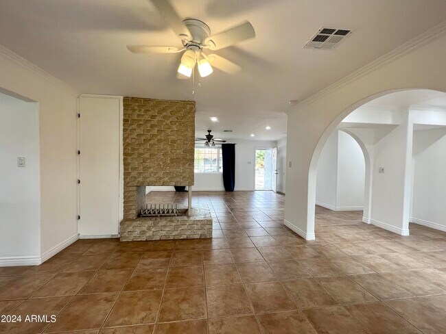 Building Photo - 2914 N 49th Ave