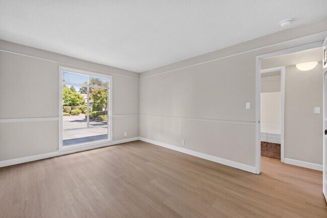 Building Photo - Beautifully Updated 2BR Condo with New Appliances & Community Pool