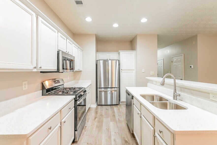Building Photo - 770 Brookside Parc Ln