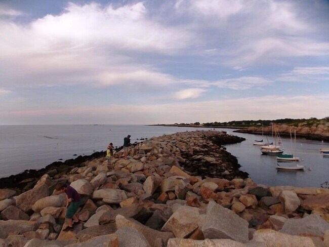 Building Photo - 25 1/2 King St