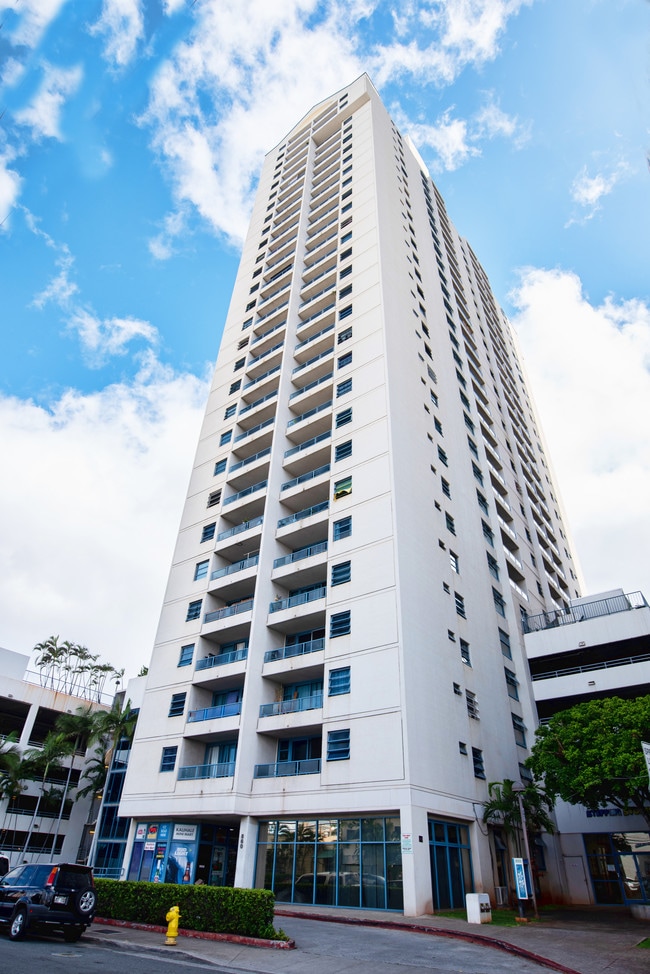 Closer shot of driveway - Kauhale Kaka'ako