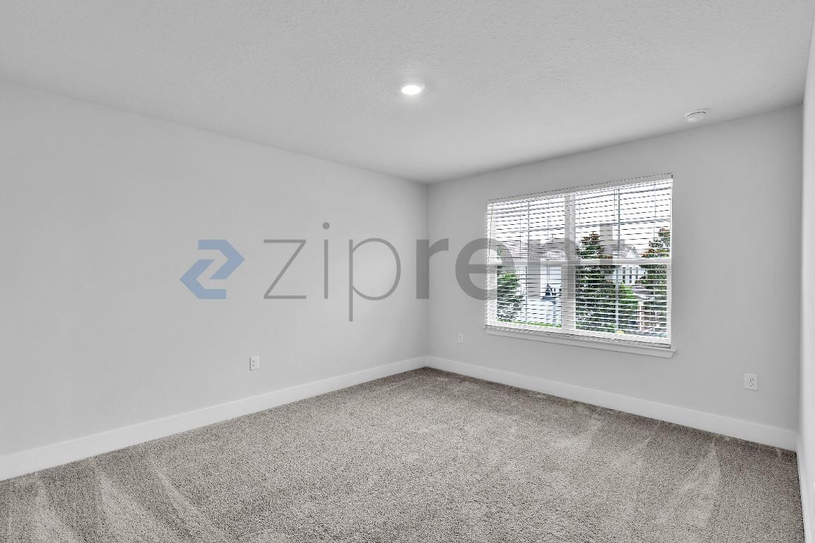 Building Photo - Unit