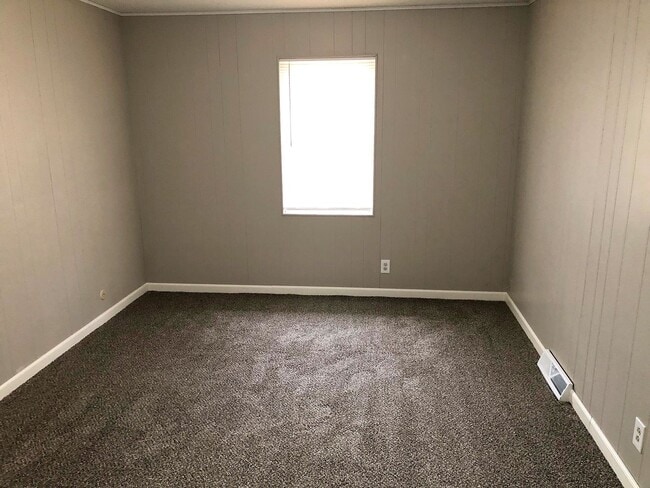 Building Photo - 672-674 Sheridan St