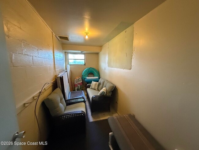 Building Photo - 1153 Belaire Dr