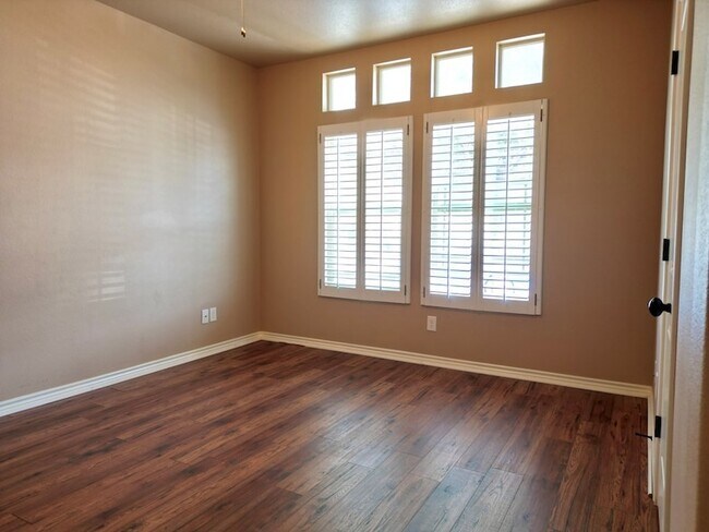 Building Photo - 7305 Bellini St