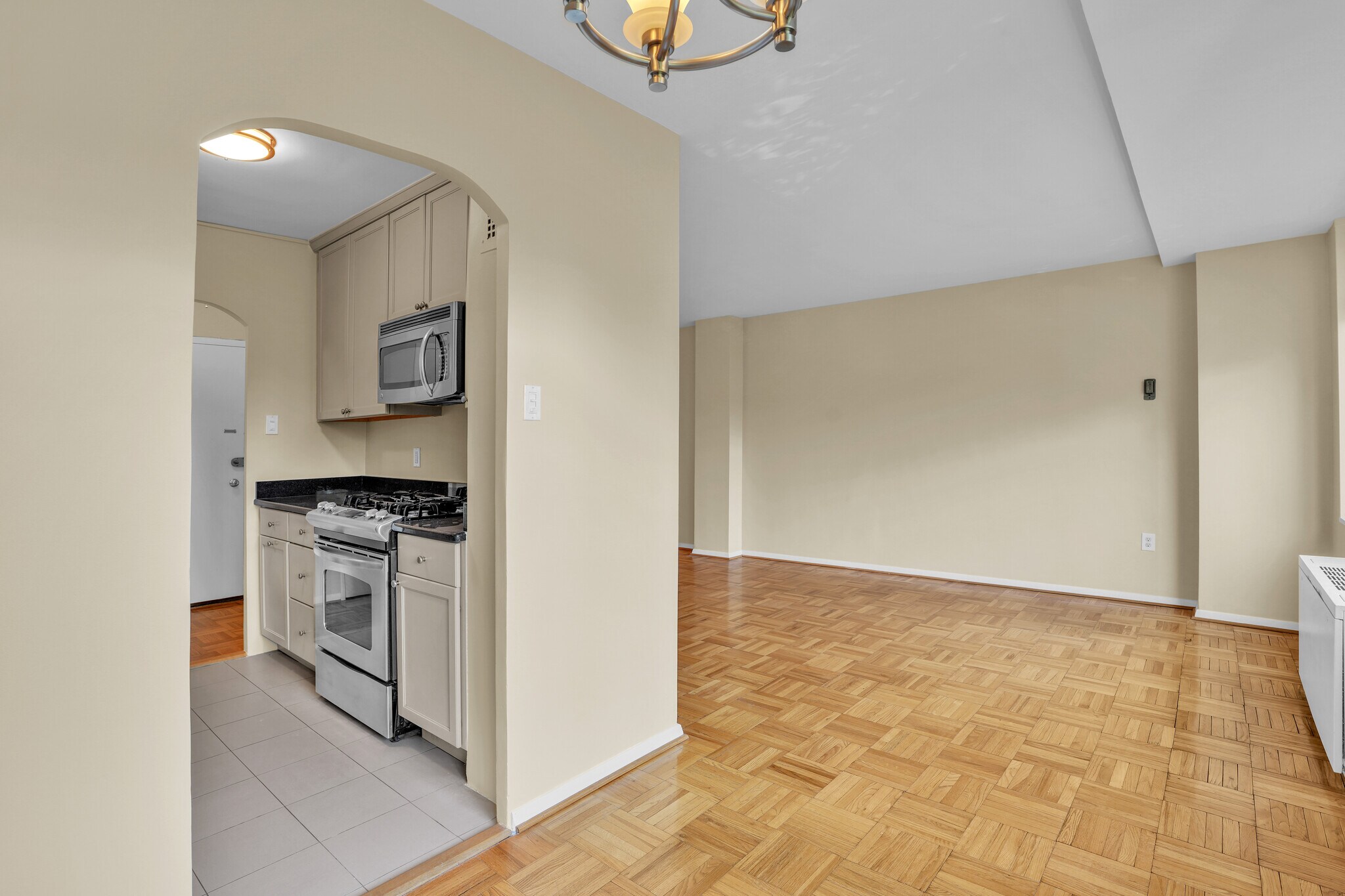 Building Photo - 4000 Tunlaw Rd NW