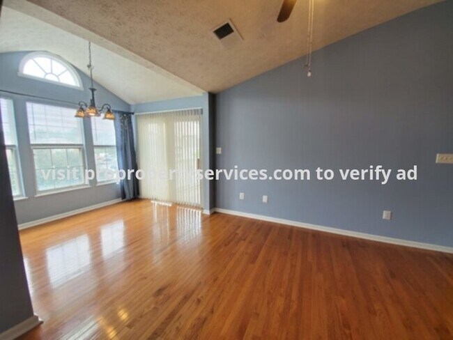 Building Photo - Beautiful Top Floor Garden Condo In Frederick
