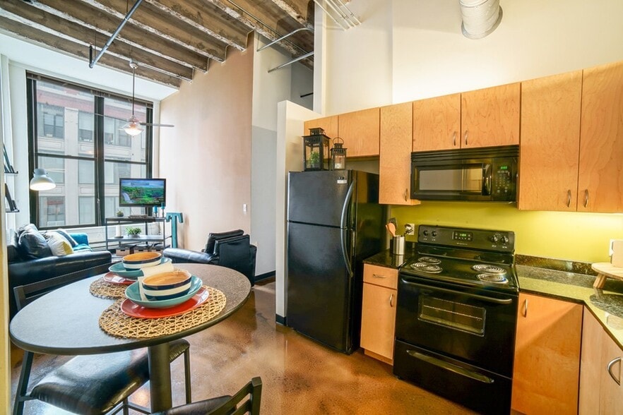 Building Photo - Tailor Lofts Student Living