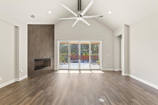 Building Photo - 605 White Tail Cv