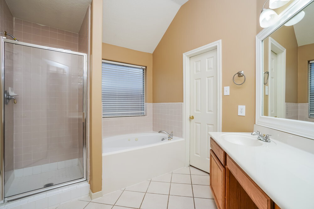 Building Photo - 814 Courtside Dr W