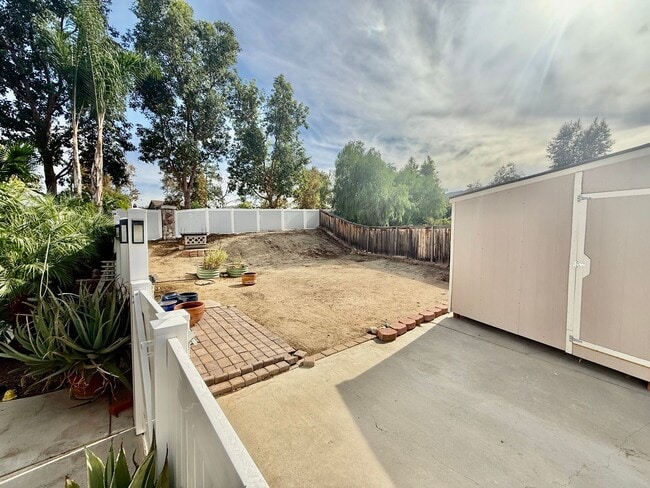 Building Photo - Nice Single Story Home