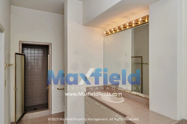 Building Photo - Avenues - 3 Bedroom 3 Bath Townhome with amazing southern views!