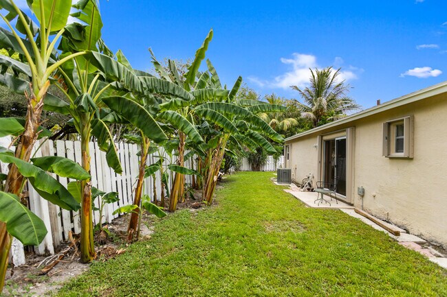 Building Photo - 13945 Langley Pl