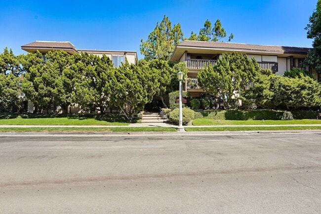 Building Photo - Parkwood Condo for Lease in Pasadena