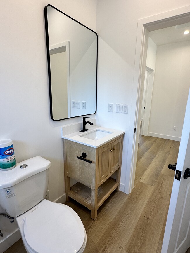 Building Photo - 3617 W Victory Blvd