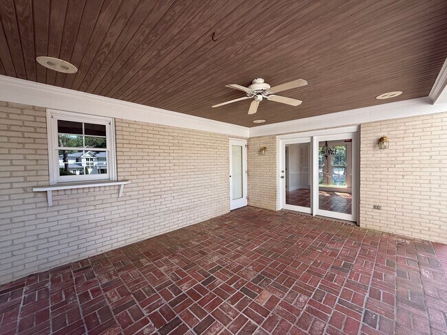 Building Photo - **OFFERING REFUNDABLE APPLICATION FEES & $250 MOVE IN PROMOTION** Incredible 5BD, 4.5BA House in ...