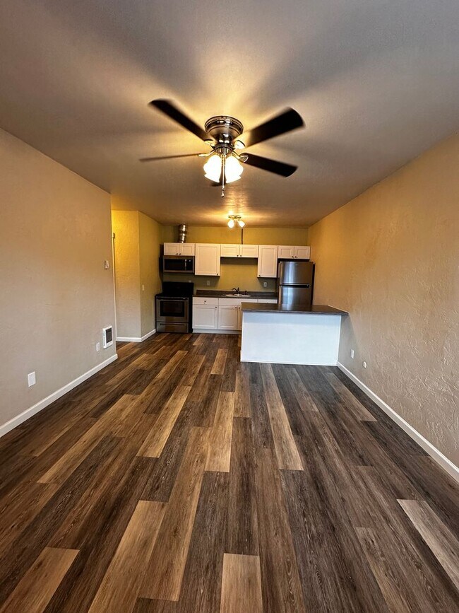 Building Photo - (WWA 5708) 1 bedroom/1 bathroom