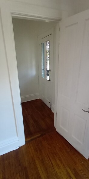 Entryway - 138 Harrison St