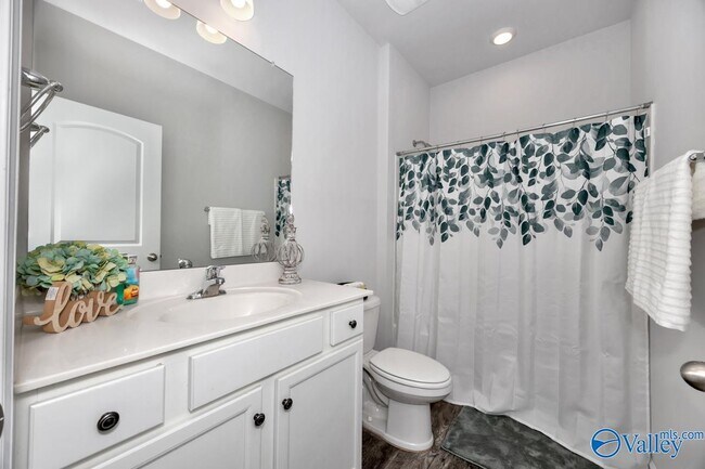 Building Photo - 106 Oak Fletcher Dr