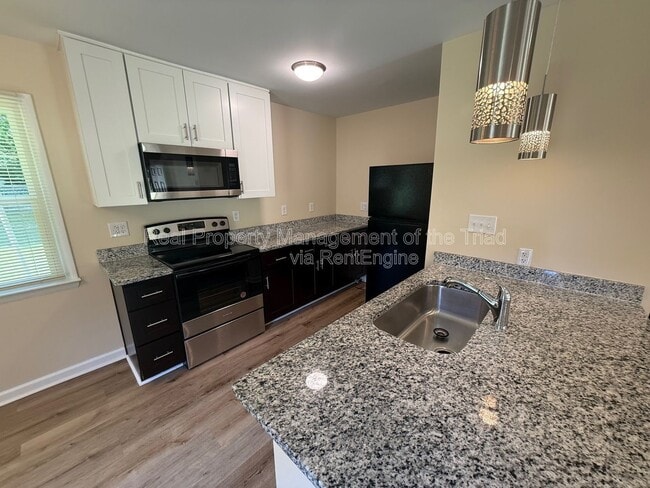 Building Photo - 5208 Larkspur Dr