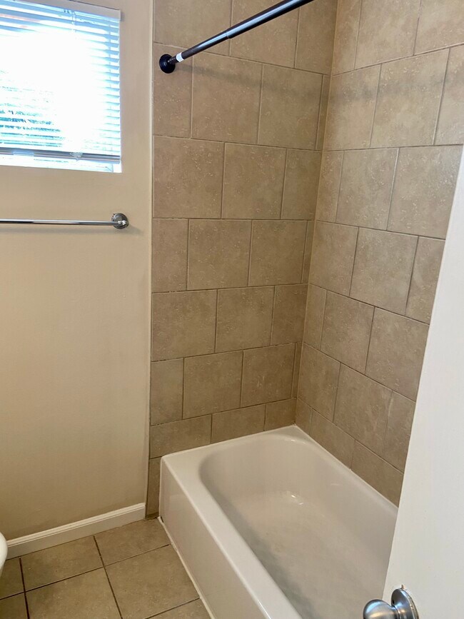 Bathroom - 1608 Colquitt St