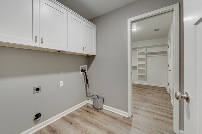 Building Photo - 2120 Shadow Falls Dr