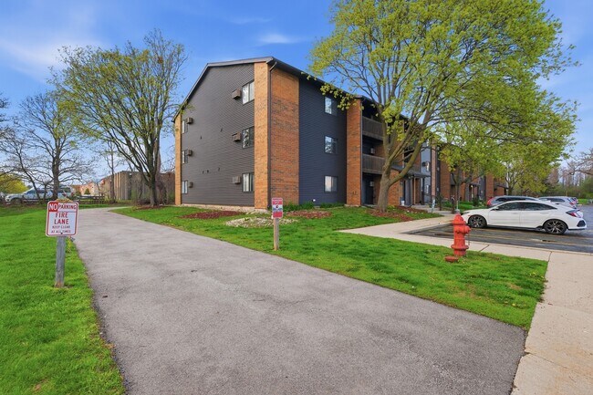 Building Photo - 621 S Virginia Rd