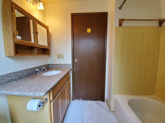 Building Photo - Prime Redmond Rambler 3 Bed/Large Yard