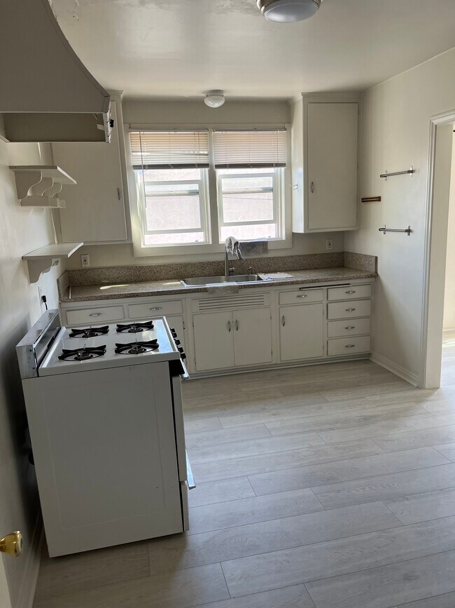 Building Photo - 1437 Lucile Ave