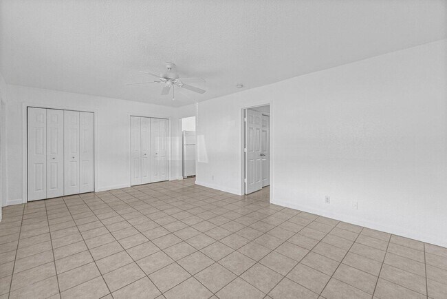 Building Photo - 751 Hummingbird Way