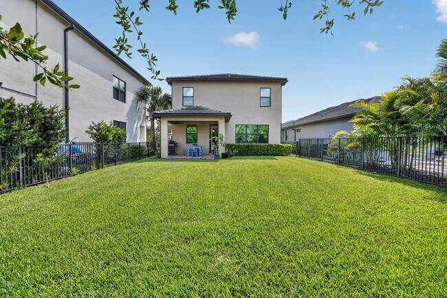 Building Photo - 4651 Pinehurst Trl E