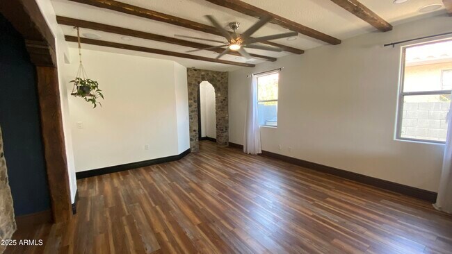 Building Photo - 39519 N White Tail Ln