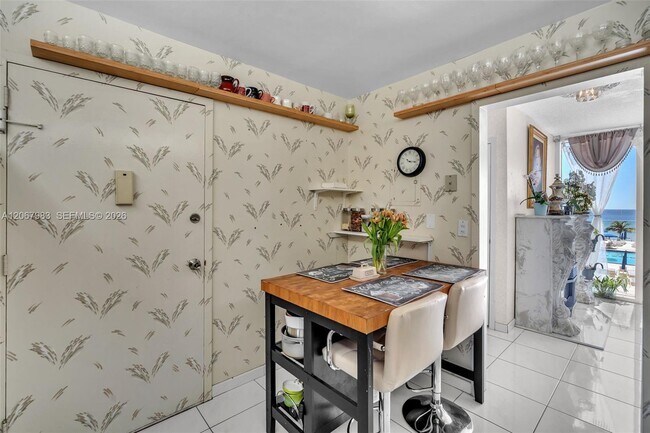 Building Photo - 2030 S Ocean Dr