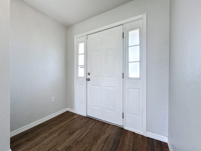 Building Photo - 424 Danube Dr