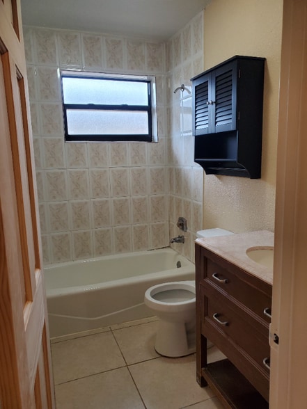 Building Photo - 1551 W 43rd Pl