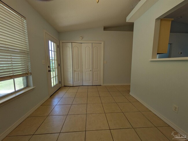 Building Photo - 3359 Green Briar Cir