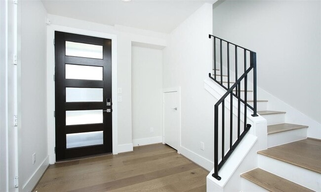 Building Photo - 836 Fisher St