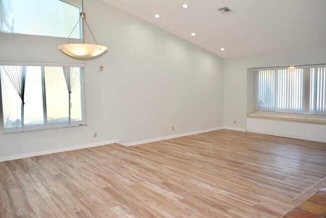 Building Photo - 11933 Waterwood Dr