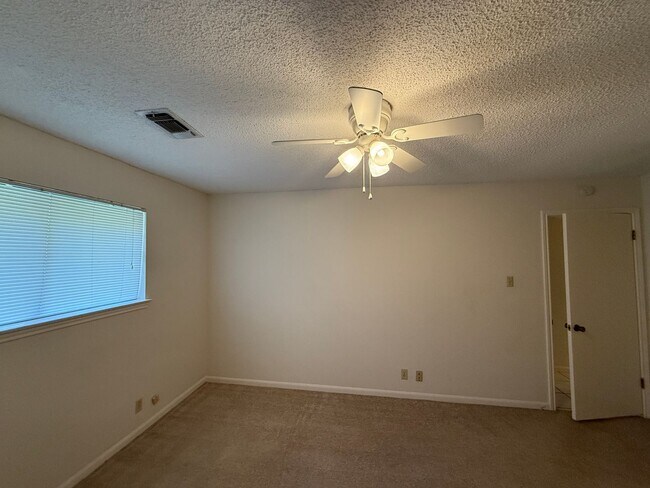 Building Photo - NEAR GOLF COURSE - WELL ESTABLISHED SPICEW...
