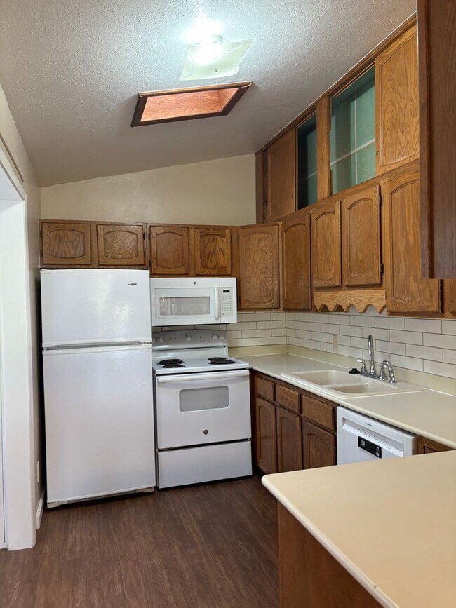 Building Photo - Stunning South Missoula Home with Views fo...