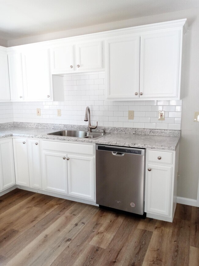 Building Photo - 728 1/2 SW Cambridge Ave