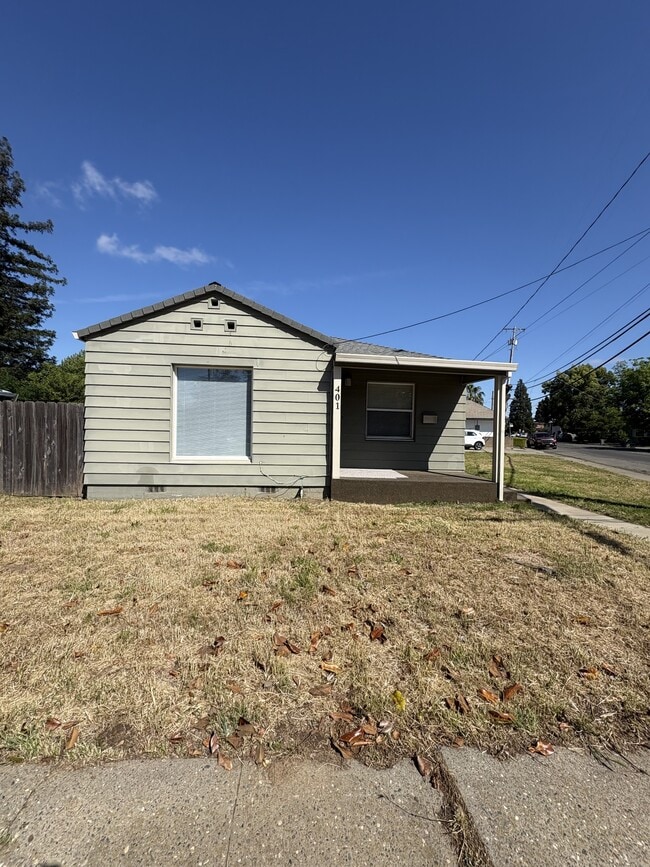 Building Photo - 401 Ainsley Ave