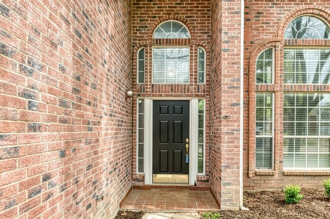 Building Photo - ** Hunters Gate**