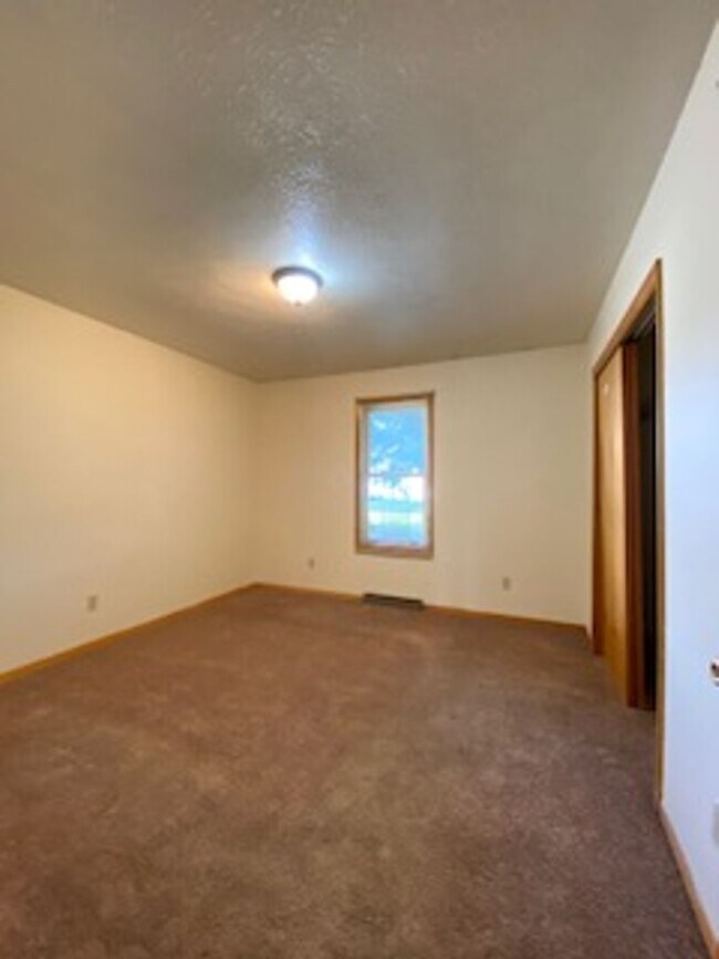 Building Photo - 1721 Graceland Ct