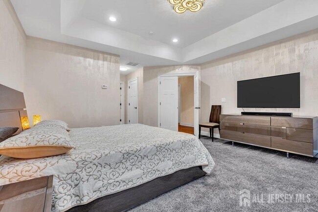 Building Photo - 47 McCormick Ave N