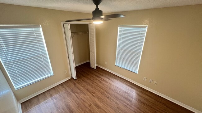 Building Photo - Bright & Spacious 3/2 Home with Huge Yard + Screened Patio — Lawn Care Included!