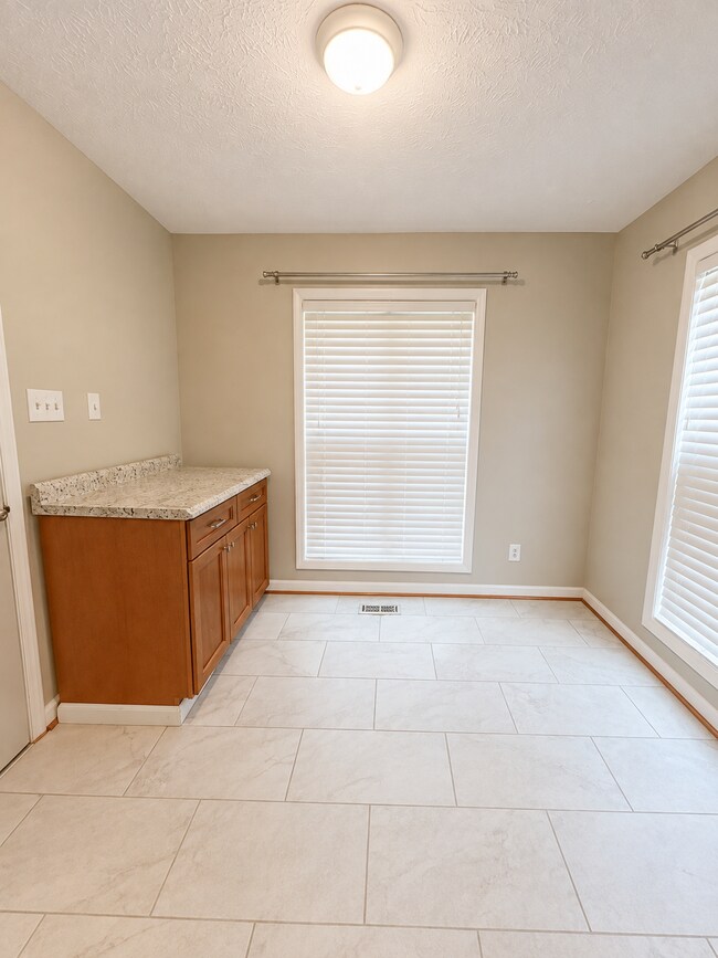 Building Photo - 1228 Bromley Dr