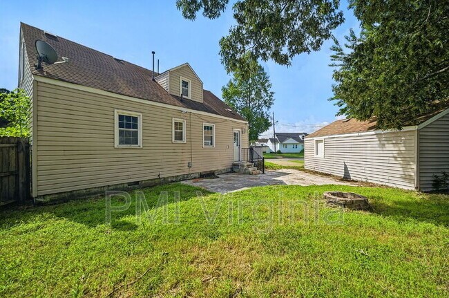 Building Photo - 2312 Calvin Ave