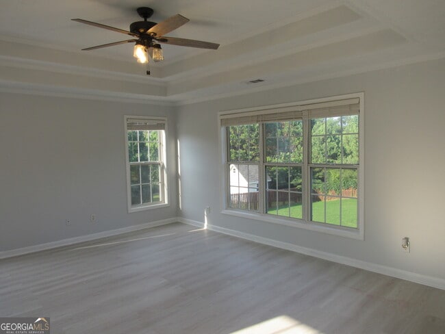 Building Photo - 305 Sunderland Cir