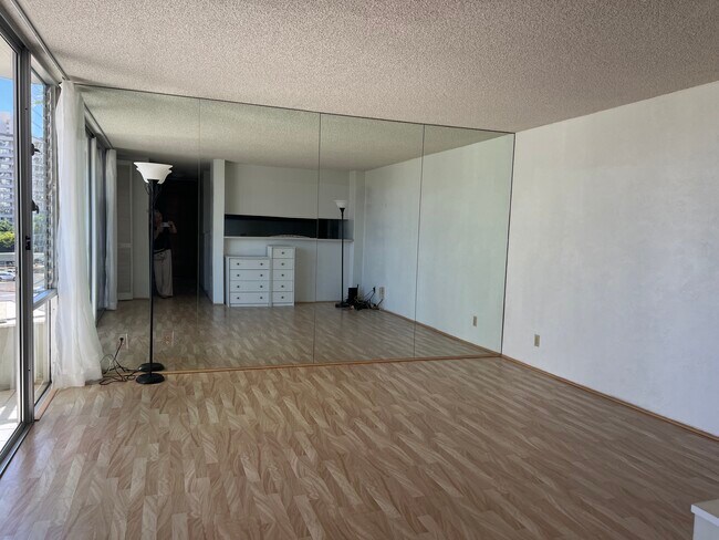 Living room - 2600 Pualani Way